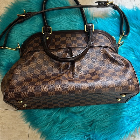 EUC almost new Trevi PM Damier Ebene Shoulder bag. - Picture 16 of 17